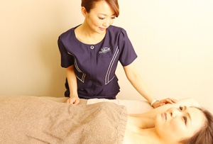 サロンに行くだけでキレイになれる「エタラビ」