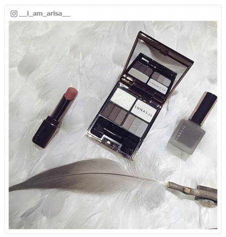 スモーキーカラー／__i_am_arisa__さんinstagramより