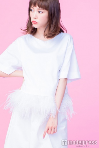 裾フェザーが技あり！／桐谷美玲（C）モデルプレス