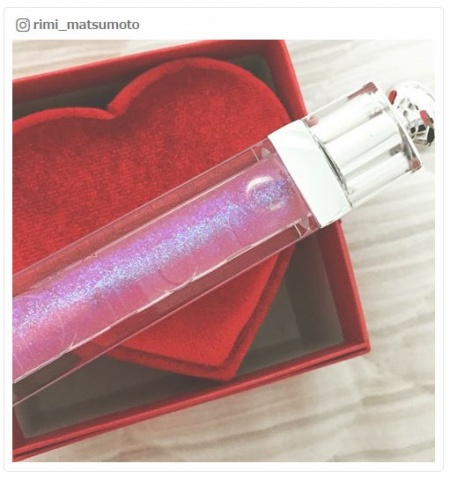 この夏“青ラメ”に夢中！キラキラリップ4選／rimi_matsumotoさんinstagramより