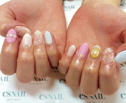 クリアなお花が逆に目立つ画像提供：esNAIL）