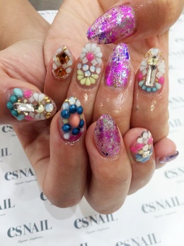 立体的な花柄（画像提供：esNAIL）