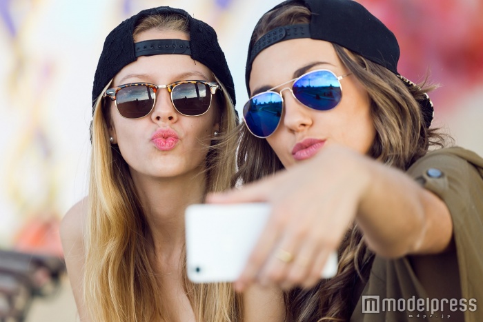 男女で全然違う！ウケのいい自撮りとは？（photo by nenetus／Fotolia）