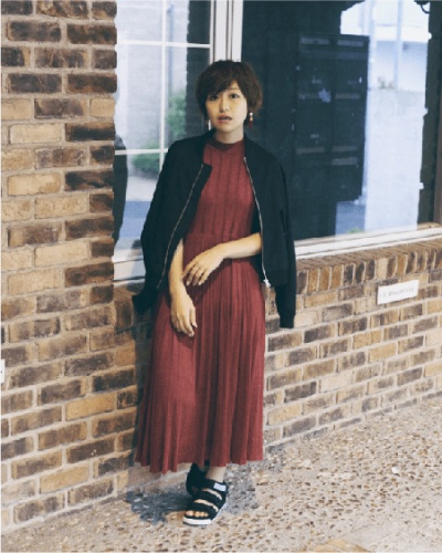 OUTER：HARE、ONEPIECE：SHAKA、SHOES：SHAKA（C）TOPLOG