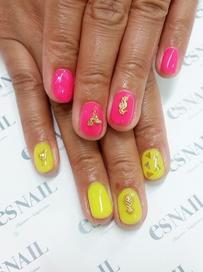 ネオンピンク＆イエロー（画像提供：esNAIL）