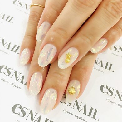 シアーホワイト＆オーロラフィルム（画像提供：esNAIL）