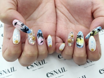 派手デザイン＋ヤシの木（画像提供：esNAIL）