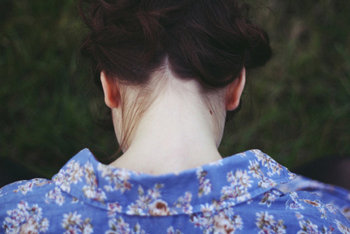 女性の白いうなじ