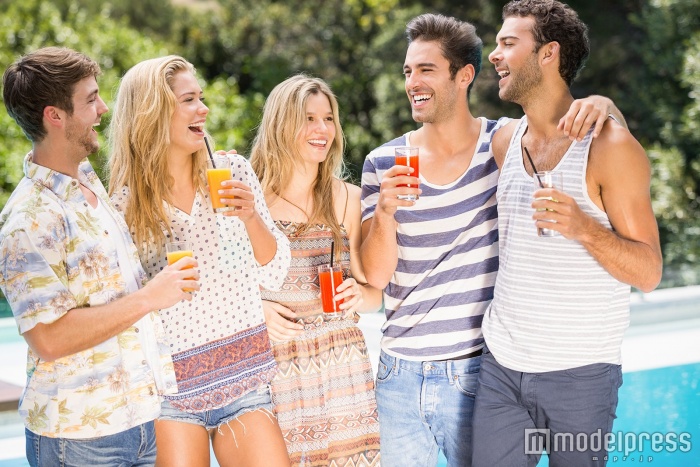大人数で集まることも多い夏（photo by WavebreakmediaMicro／Fotolia)