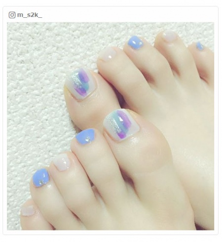 【セルフネイル部】足元だって可愛く！お目立ちペディキュア特集／m_s2k_さんinstagramより