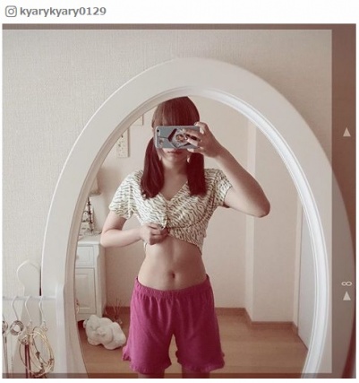 美腹筋&くびれ公開/きゃりーぱみゅぱみゅInstagramより