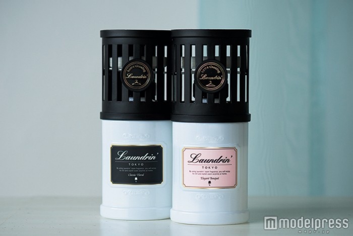 （左から）ランドリン 部屋用フレグランス「クラシックフローラル」220ml　￥497（税込）、ランドリン 部屋用フレグランス「エレガントブーケ」220ml　￥497（税込）（画像提供：セブン＆アイ出版）