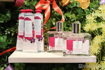 「リボンアルル ハンドクリーム（1,400円／税抜）」「リボンアルル ヘアミスト（3,500円／税抜）」／（C）モデルプレス