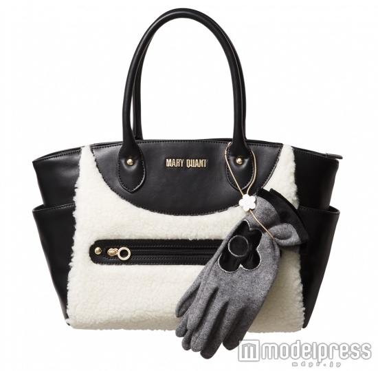 「ボアジップトート」14,000円、「デイジーモチーフチェーングローブホルダー」3,600円<br />
「ベロアデイジーグローブ」5,000円（全て税抜）