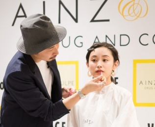 ライブメイク実演／画像提供：VOCE