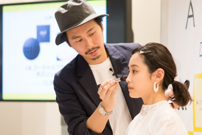 “大人のクボメイク”を披露　久保雄司と高橋愛によるライブメイクイベント開催／画像提供：VOCE