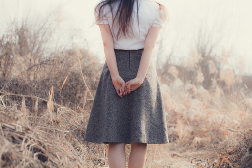 女性の脚の写真