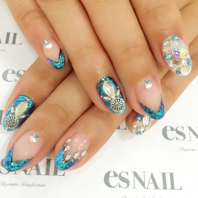 ラメでギラギラに（画像提供：esNAIL）