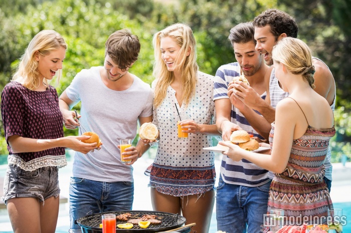 バーベキューでお肉の食べ過ぎに注意！（photo by WavebreakmediaMicro／Fotolia）