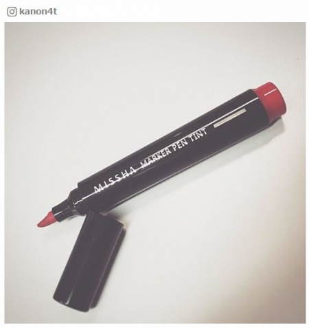 【話題のコスメ】唇を描く？マーカータイプのリップが流行の予感／kanon4tさんinstagramより