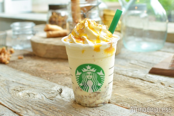 ゴールデン メイプル フラペチーノ（R） with キャンディ ウォルナッツ（C）モデルプレス