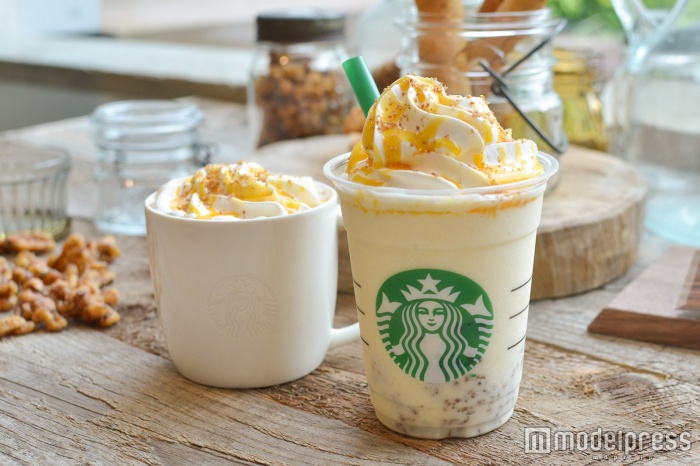【飲んでみた】スタバ新作メイプルドリンクは秋を感じる美味しさ！濃厚×サクサク食感に夢中（C）モデルプレス