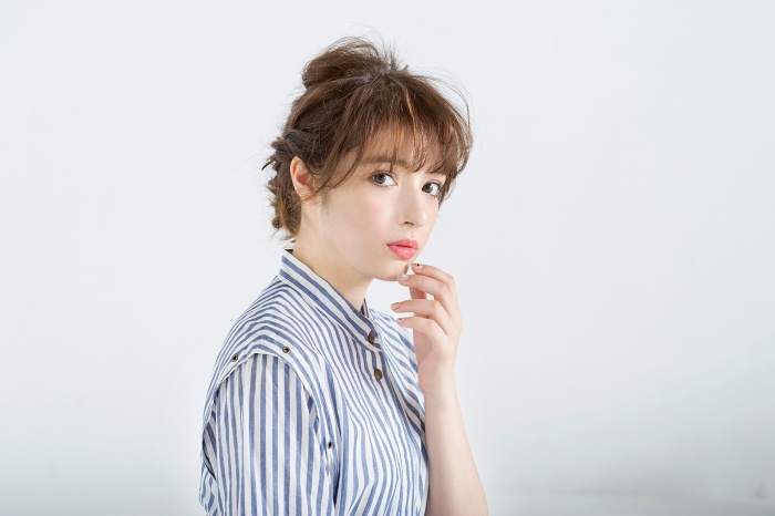 低めのおだんごなら女子力もグッとアップ（C）TOPLOG