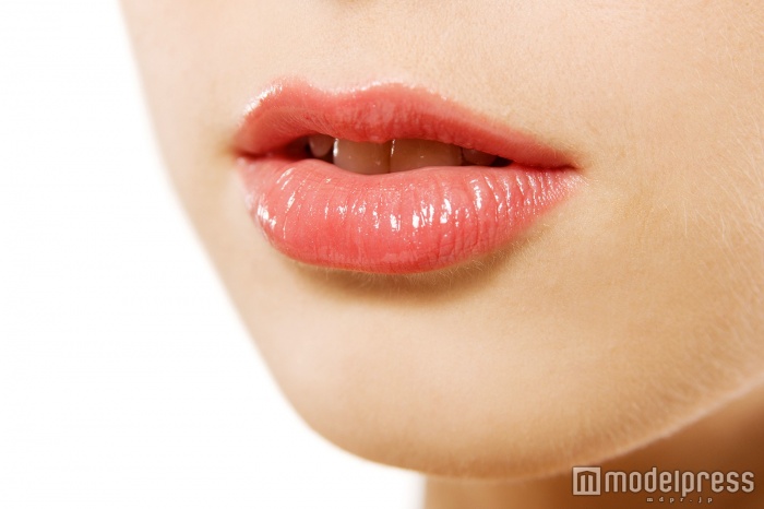 ワセリンでぷるぷるなめらかリップに（Photo by George Dolgikh） 