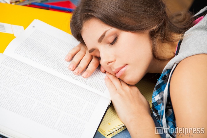 ウトウトはおデブ習慣になっているサイン(Photo by George Dolgikh)