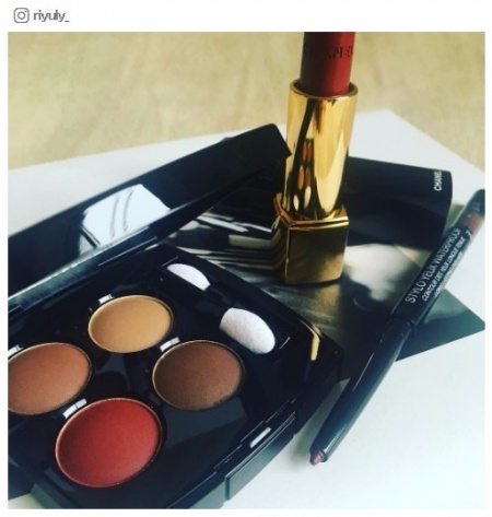 秋のトレンドメイクは女っぷりが上がる“赤”！オススメアイテム5セレクト／riyuly_さんinstagramより