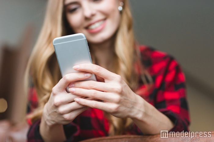 「久々に連絡しちゃった♡」気になる彼に久々にLINEするきっかけ4つ(photo by vadymvdrobot/Fotolia)