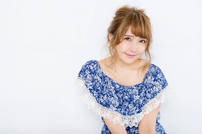 顔周りのゆる巻き効果で男心をくすぐる甘アレンジ（C）TOPLOG