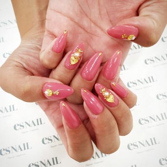 明るめのグレージュピンク（画像提供：esNAIL）