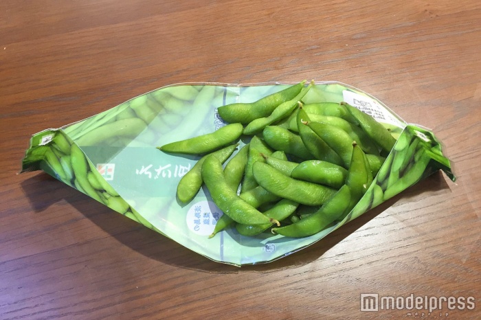 左側を殻入れにして食べました(C)モデルプレス