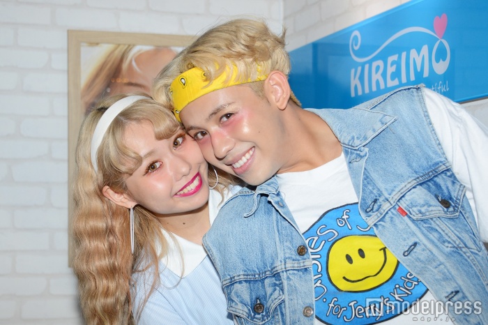 「KIREIMO(キレイモ)」スペシャルブースに登場したぺこ&りゅうちぇる(C)モデルプレス