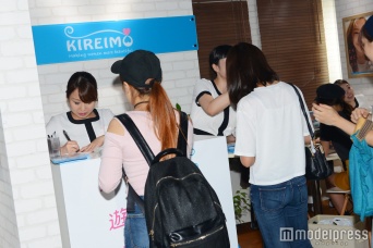 「KIREIMO(キレイモ)」ブースに訪れた女子たち(C)モデルプレス