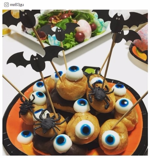 キモかわ「目玉ゼリー」でハロウィンを盛り上げよう！簡単作り方／me83guさんInstagram