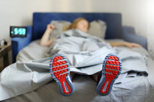 スニーカーを履いたまま寝ている
