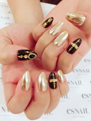 リッチなミラーネイル（画像提供：esNAIL）