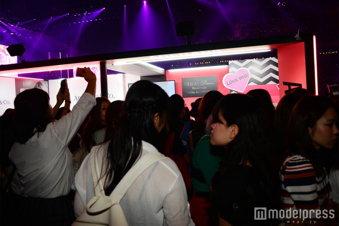 GENKINGが登場したブースの様子（C）モデルプレス