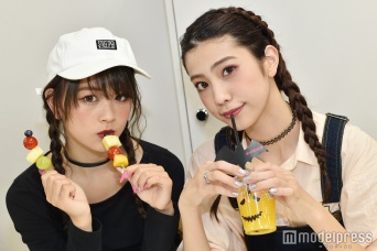 フルーツスティック&生ジュースを堪能(C)モデルプレス