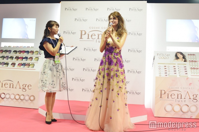 マギーが登場した「PienAge」ブースの様子 （C）モデルプレス