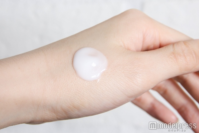 華やかな香りでスキンケアも楽しく（C）モデルプレス