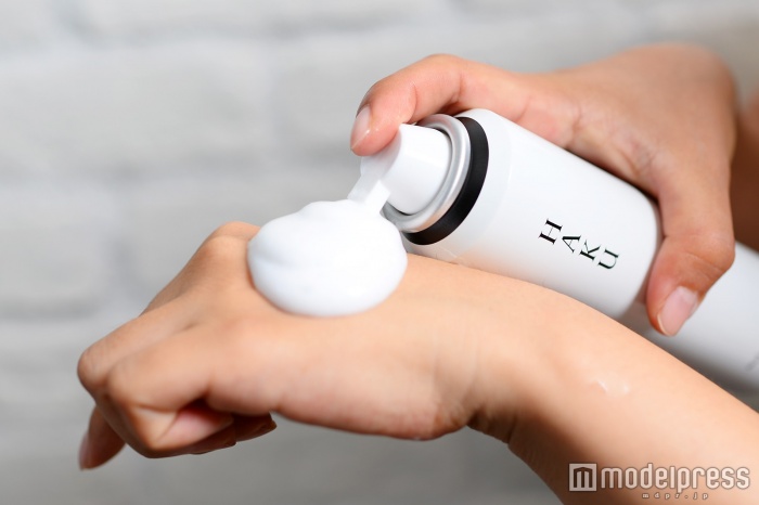 メラノディフェンスパワライザー（泡状・美白乳液）（C）モデルプレス