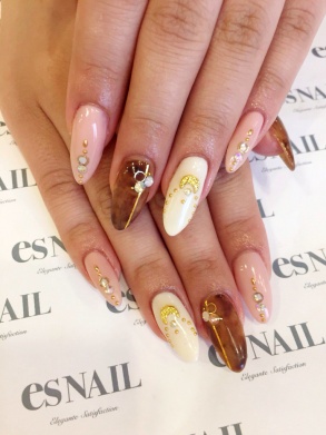 べっ甲が上品に（画像提供：esNAIL）