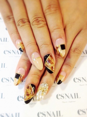 べっ甲＆セパレートフレンチ（画像提供：esNAIL）