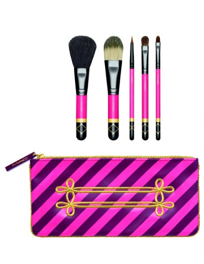 ナットクラッカー スウィート ベーシック ブラシ キット ／画像提供：M・A・C