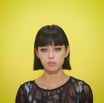 ホラーと可愛さの融合メイク「ブラッドフラワー」に挑戦！