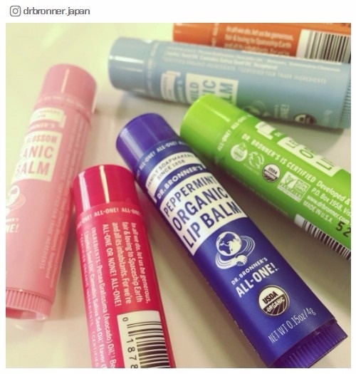 ツヤぷるリップを死守！本気で効くお守りリップ5選／drbronner.japanさんinstagramより