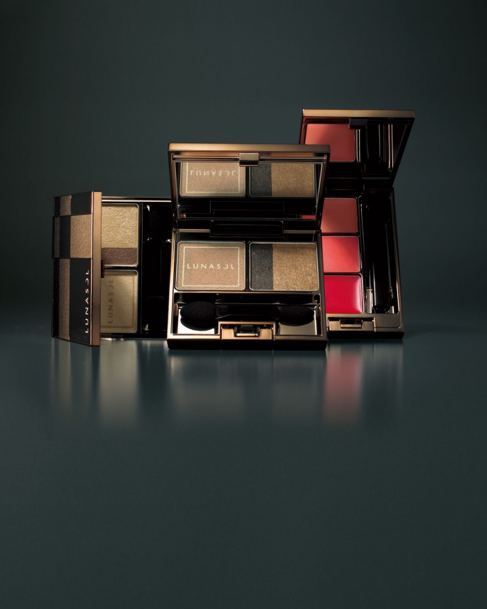 「ルナソル」上質なゴールドの輝きで彩る大人のパーティメイク／画像提供：LUNASOL